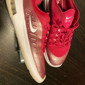 Womens Nike Air Max Axis Sneakers  size 9.5